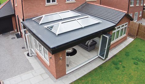 Flat Roof Skylights, Ideas Cuarto, Bungalow Extensions, Flat Roof Extension, Home Extensions, Pergola Plans Design, Roof Skylight, House Extension Plans, Roof Extension