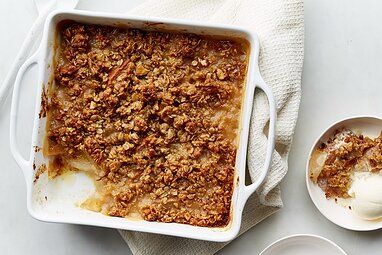 pear crisp Pear Crisp, Peach Crumble, Fruit Crisp, Fall Desserts Easy, Pear Recipes, Apple Crisp Recipes, Fall Dessert Recipes, Crisp Recipe, Fall Dessert