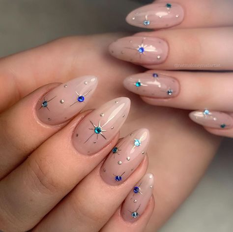 Jewel Nail Designs, Ombre Chrome Nails, Planet Nails, Star Nail Designs, December Nails, Subtle Nails, Nail Jewels, Swarovski Nails, Sparkle Nails