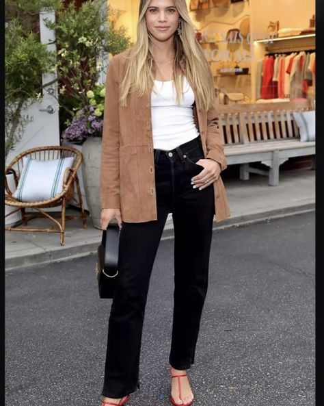 How To Recreate Sofia Richie Quiet Luxury Style Sophia Richie Outfits Aesthetic, Sofia Richie Grainge Outfit, Sofia Richie Fall Style, Sofia Richie Winter Style, 25 Year Old Fashion Outfits, Sophia Ritchie, Sofia Richie Street Style, Sophia Richie Outfits, Turkey Outfits