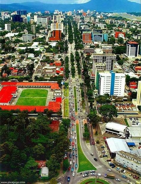 Avenida reforma capital de guatemala Latino Culture, Guatemala Travel, Guatemala City, American Cities, Caribbean Sea, Incredible Places, Latin America, Pacific Ocean, Capital City