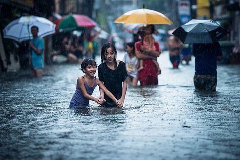 Flooding in Manila by Aloïs Peiffer, via Flickr Flooded House, Asia Trip, Tips For Traveling, Filipino Culture, Zhuhai, Animal Crafts For Kids, Rainy Night, Service Learning, Animal Crafts