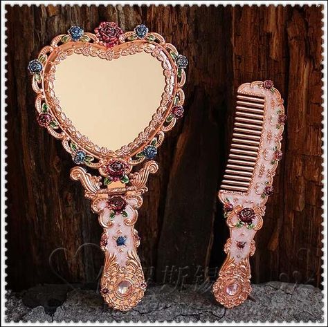 Heart Shaped Hands, Rose Mirror, Heart Mirror, Mirror Makeup, Travel Mirror, Makeup Mirrors, Mirror Frame, Mirror Set, Unique Boutique