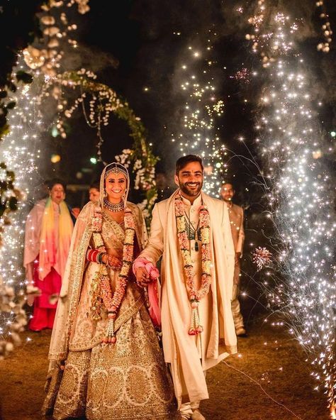 ZoWed on Instagram: “Gorgeous bride Aakriti's wedding pictures with stunning bridal portraits & a glittering couple entry is all you need to see today! 😍❤️ .…” Quirky Bride, Wedding Reception Entrance, Bride Entry, Reception Entrance, Bride Groom Photos, Beautiful Wedding Decorations, Wedding Entrance, Indian Bride And Groom, Groom Outfit