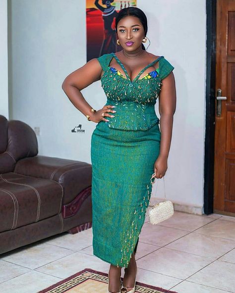 Instagram Green Asoebi, Asoebi Lace, Nigerian Lace Dress, Nigerian Lace Styles Dress, Stylish Naija, Nigerian Lace Styles, Corset Styles, African Lace Styles, Lace Gown Styles