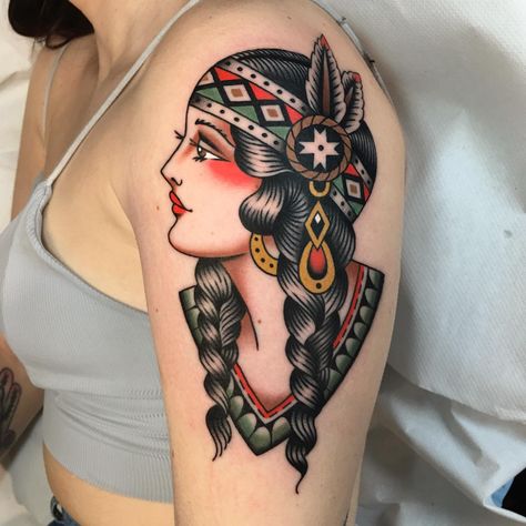 Tattoo artist Paola Fernández | Granada, Spain | iNKPPL Traditional Tattoo Native American, Traditional Tattoo Indian, Indian Headdress Tattoo, Indian Women Tattoo, Traditional Tattoo Girls, Indian Girl Tattoos, Headdress Tattoo, Old School Tattoos, Pin Up Girl Tattoo