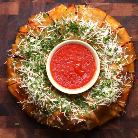 Lasagna Party Ring Recipe by Tasty Lasagna Party, Breaded Meatballs, Dog Bread, Food Rings, Cheesy Garlic Bread, Sweet Italian Sausage, Classic Italian Dishes, No Noodle Lasagna, Italian Dishes