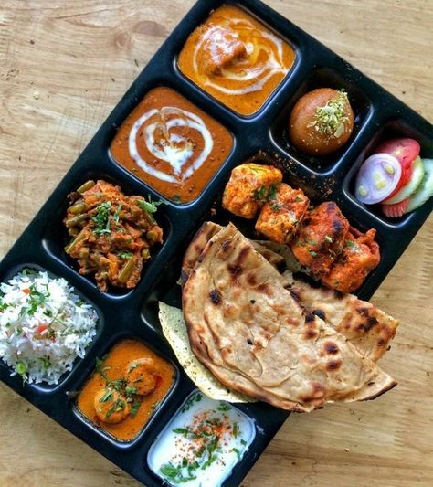 Momo Food, Lunch Thali, Indian Thali, Cheese Slice, Vegetarian Fast Food, Desi Food, Healthy Homemade Recipes, India Food, After Marriage