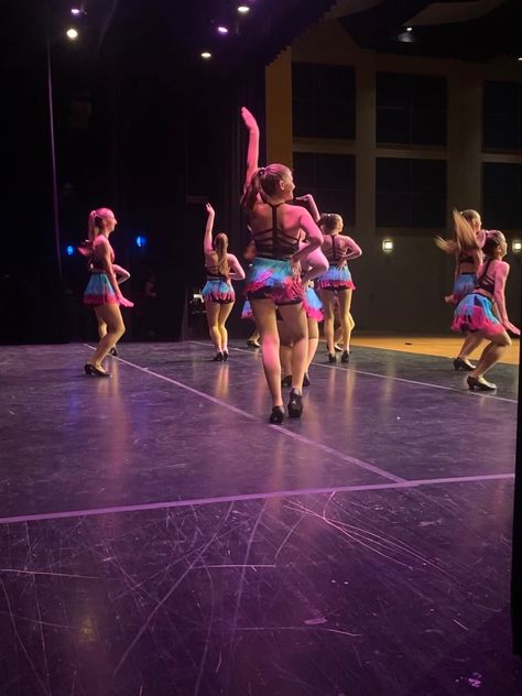 Tap dance, dancers back stage, dancw recital Dance Recital Photos, Dance Recital Aesthetic, Dance Stage Background, Tap Dance Aesthetic, Clara Aesthetic, Dancer Core, Dance Terminology, Stage Fright, Dance Comp