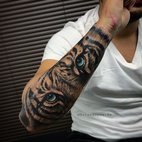 La imagen puede contener: una o varias personas Tiger Forearm Tattoo, Mens Tiger Tattoo, Tiger Eyes Tattoo, Tiger Tattoo Sleeve, Tattoo Tiger, Tattoo Placements, Lion Tattoo Sleeves, Tiger Tattoo Design, Forarm Tattoos