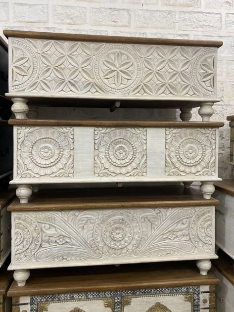 Repetitive Patterns, Furniture Makeover Inspiration, Muebles Shabby Chic, Warm Home Decor, Boho Furniture, Unique Furniture Pieces, Vantage Point, Carved Furniture, Furniture Renovation