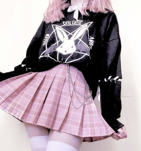 Kawaii Horror Outfits, Pink Aesthetic Clothes Pastel Goth, Cute Emo Outfits Pastel Goth, Pastel Goth Clothes Outfits, Kawaii Goth Outfit Ideas, Pastel Goth Clothing, Pastel Goth Femboy, Pastel Goth Outfit Ideas, Pastel Emo Outfits