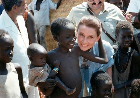 Audrey Hepburn in Africa Audrey Hepburn Unicef, Audrey Hepburn Children, Robert Wolders, Audrey Hepburn Outfit, Audrey Hepburn Photos, Vanessa Redgrave, Audrey Hepburn Style, Hepburn Style, National Portrait Gallery