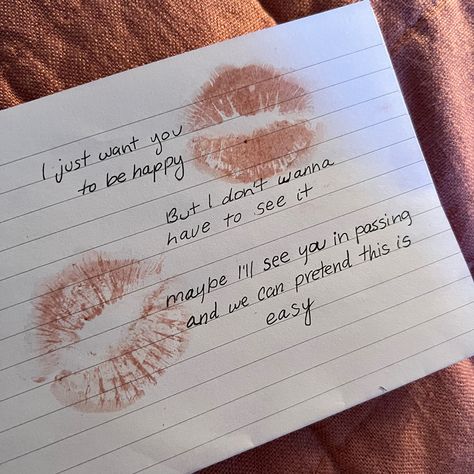 Kiss On Paper Lipstick Letter, Love Letter Asethic, Asethic Journal Ideas, Pinterest Asethic, Valentines Asethic Pictures, Hand Written Letters To Boyfriend Aesthetic, Love Letters Aesthetic Ideas Design, Cute Love Letters Aesthetic, Love Letters Aesthetic Vintage