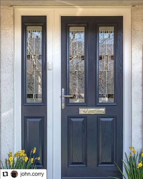 Composite Four door with matching feature side panel, in Anthracite Grey and finished with Prairie Zinc glazing. Front Door Glass Panel, Grey Composite Front Door, Front Doors Uk, Composite Front Door, Contemporary Doors, Grey Doors, Grey Panels, Front Entry Doors, Front Door Design