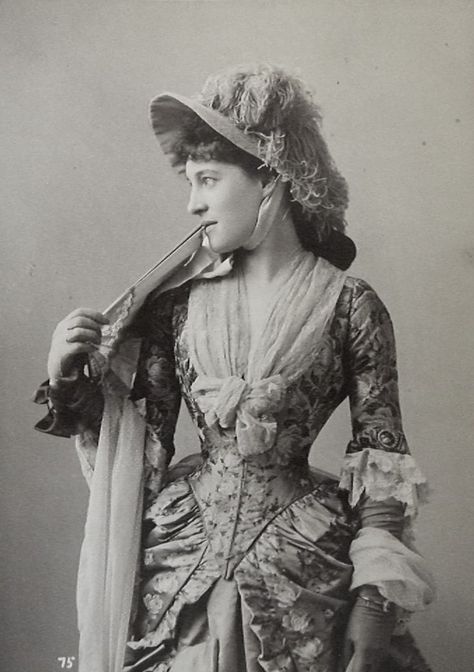 Lillie Langtry, Old Fashioned Photos, Victorian Photography, Women In Film, 1900 Fashion, Decades Of Fashion, Old Portraits, Victorian Photos, Old Photography