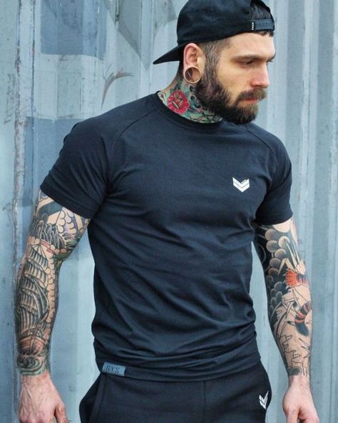 Man With Tattoos, Tatto Boys, Fashion Models Men, Scruffy Men, Beard Tattoo, Tattoo Cover, Inked Men, Famous Men, Hair And Beard Styles