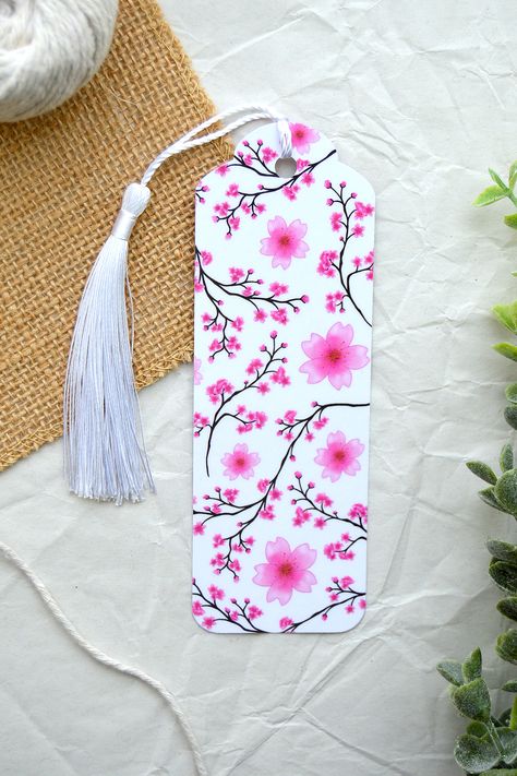 Cherry Blossom Bookmark, Pretty Bookmarks, Cool Bookmarks, Bookmarks Diy, Britney Spears Photos, Handmade Bookmarks Diy, Bookmark Handmade, Handmade Bookmarks, Creative Bookmarks