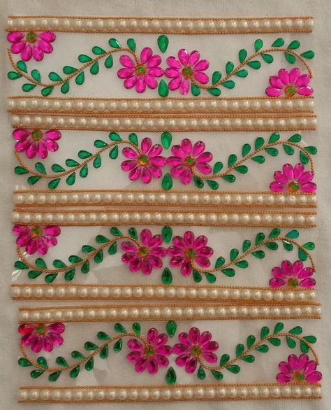 Kundan Border Rangoli Designs, Kundan Art Crafts, Ohp Sheet Rangoli, Kundan Rangoli Designs, Diy Necklace Patterns, Kundan Rangoli, Thali Decoration, Acrylic Rangoli, Thali Decoration Ideas