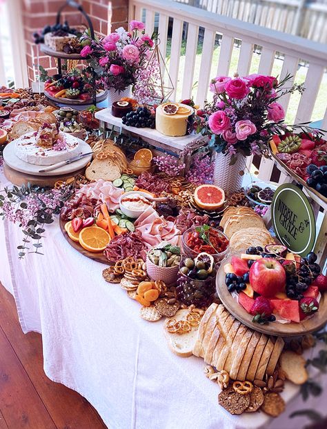 Cheese Table Wedding, Christmas Grazing Table, Grazing Table Ideas, Potato Rolls, Tea Party Table, Party Food Buffet, Edible Crafts, Charcuterie Inspiration, Grazing Table