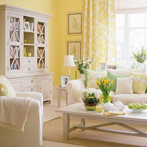 Yellow Walls Living Room, Yellow Decor Living Room, Traditional Design Living Room, Salon Shabby Chic, Spring Living Room, Living Room Warm, Yellow Living Room, Shabby Chic Living Room, Brown Living Room