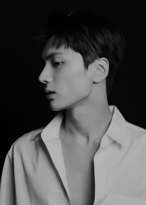 Jay Black And White, Enhypen Wattpad, Park Jongseong, Jay Enhypen, Dark Blood, Jay Park, Cute Wallpaper Backgrounds, Boyfriend Pictures, Black Backgrounds