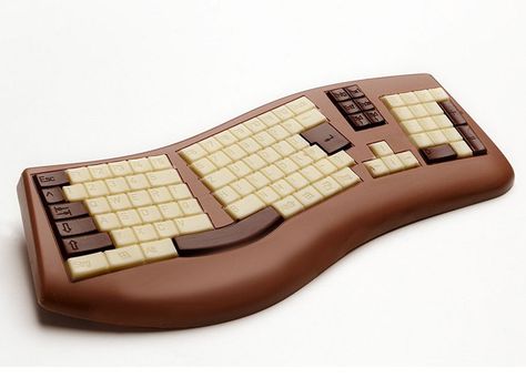 chocolate keyboard Chocolate Keyboard, Sunshine Cupcakes, Choco Biscuit, Chocolate Ideas, Kids Gadgets, Geek Food, Iphone Gadgets, Food Shapes, Baby Gadgets