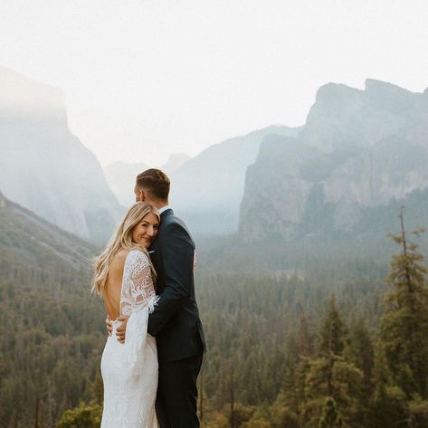 Anni Graham on Instagram: “I’ll never get over this sunrise elopement in Yosemite and how we had tunnel view all to ourselves. The amount of times I’ve felt like a…” Yosemite National Park Wedding, Glacier National Park Elopement, Sunrise Elopement, Mountain Wedding Photos, Wedding Posing, Arizona Engagement, Mountain Vibes, Life Vibes, Yosemite Elopement