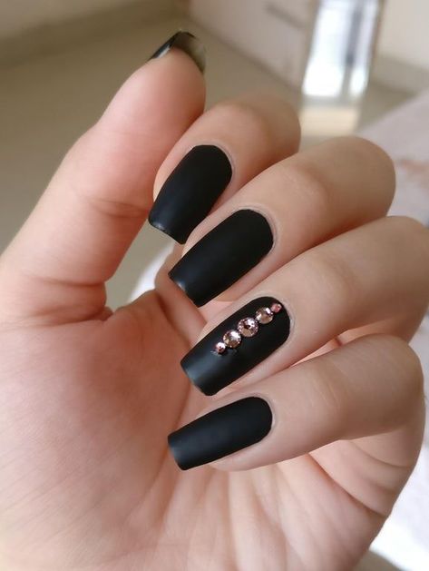 The C was sold to pay for polish 💅. Nail Designs With Rhinestones, Rose Quartz Nails, Diamond Nail Designs, Nail Vinyls, Matte Black Nails, Black Acrylic Nails, Fall Nail Art Designs, Broken Nails, Nails Design With Rhinestones