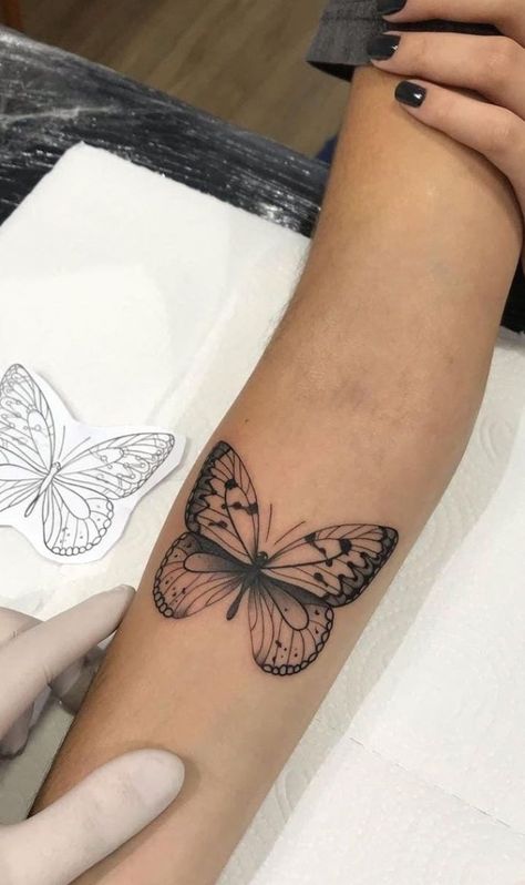 Apes Tattoo, A Butterfly Tattoo, Borboleta Tattoo, Butterfly Tattoo Ideas, Butterfly Tattoos On Arm, Unique Butterfly Tattoos, Tato Minimal, Elbow Tattoos, Inspiration Tattoos