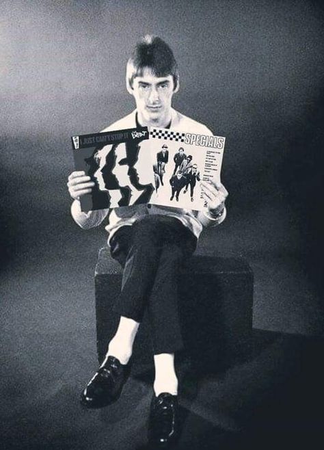 Paul Weller digs the records... British Bands, Cos Fashion, Ska Music, The Style Council, Style Council, The Specials, Paul Weller, Teddy Boys, Rock Steady