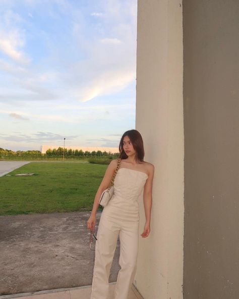 Rich Tita Outfit, Rich Tita, Tita Outfit, Simple Style Outfits, Self Portrait Poses, Casual Day Outfits, Easy Trendy Outfits, Casual Chic Outfit, Portrait Poses