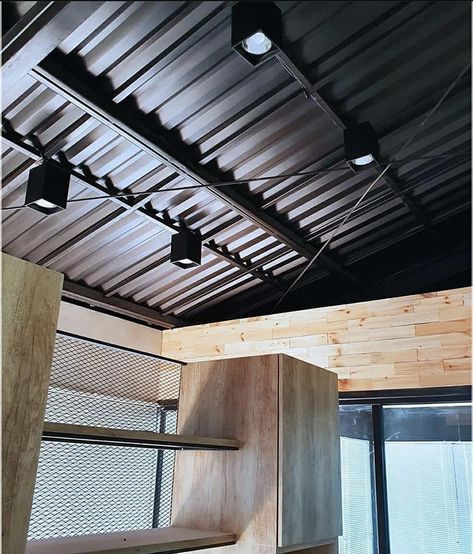 Industrial Roof Design, Concrete Loft, Covered Back Porch Ideas, Hawaiian House, Covered Back Porch, Porch Ideas Modern, Porch Ideas Decorating, Sound Room, Industrial Cafe