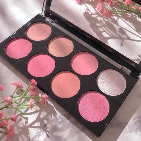 Janet | Beauty & Lifestyle on Instagram: “I definitely chose this blush palette for its pink aesthetic, but functionally it’s wayyy too pink for me 😕 ⠀ It’s so stunning to look at…” Pink Palette Makeup, Blush Aesthetic Makeup, Makeup Palette Aesthetic, Blush Pink Aesthetic, Palette Aesthetic, Makeup Palette Collection, Makeup Eyeshadow Palette, Pink Palette, Makeup Aesthetic