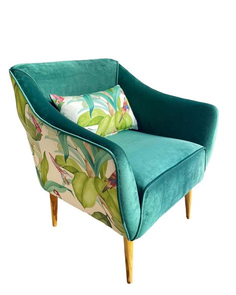 LOVE ARTISAN on Instagram: “We are loving the ‘jungalow’ style of this Grace tub chair. 🦜🍃 This beautiful print is UV + water resistant and so works for both indoor…” Mid Century Furniture Makeover, Fun Chairs, The Jungalow, Bad Room Design, Chairs Vintage, Jungalow Style, Reupholster Furniture, Modern Exterior House Designs, Upholstered Accent Chairs