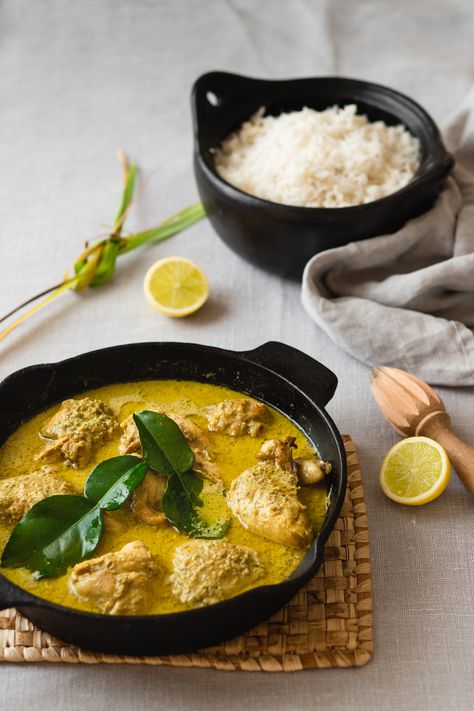 Balinese Chicken Curry, Galangal Recipe, Bali Recipes, Balinese Recipes, Balinese Chicken, Balinese Recipe, Balinese Food, Foreign Recipes, Fresh Turmeric Root