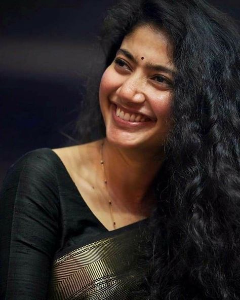 Sai Pallavi Hd Images, Dhoni Photos, Venom Comics, Stylish Actresses, Sai Pallavi, Aesthetic Collection, Samantha Pics, Actress Hairstyles, Face Study