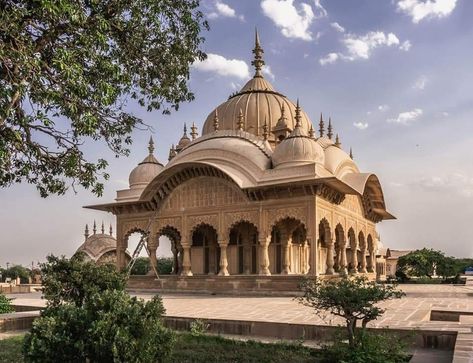 Futuristic Indian City, Kusum Sarovar, Rajasthan Aesthetic, Palace Architecture, Ancient Indian Art, Indian Temple Architecture, India Architecture, Ancient Indian Architecture, House Outer Design