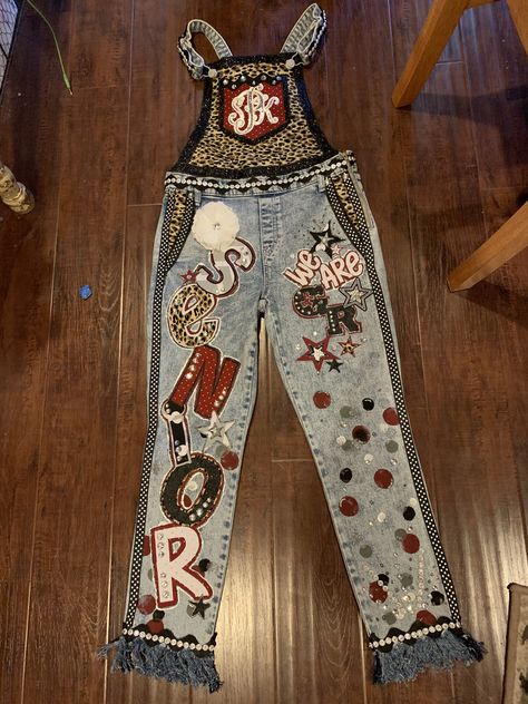 Spirit Overalls Ideas, High School Overall Ideas, Homecoming Overall Ideas, Overalls Senior Pictures, Spirit Overalls Homecoming, Senior Custom Jeans, Homecoming Pants Decorated, Painted Overalls School Spirit, School Spirit Overalls Ideas