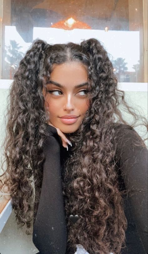 Mixed Curly Hair, Cute Curly Hairstyles, Curly Hair Styles Easy, Beautiful Curly Hair, Hairdos For Curly Hair, Hair Stylies, Curly Hair Inspiration, Curly Girl Hairstyles, Curly Hair Tips