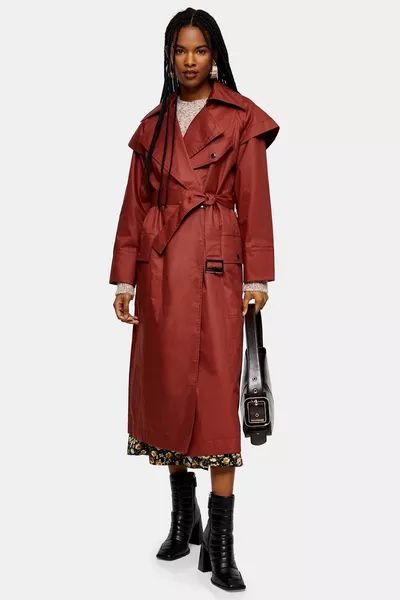 Brick Red Trench as part of an outfit Suits Clothing, How To Hem Pants, Leather Shirt, Denim Button Down, Topshop Outfit, Brick Red, Rain Wear, Black Skinnies, Leggings Fashion