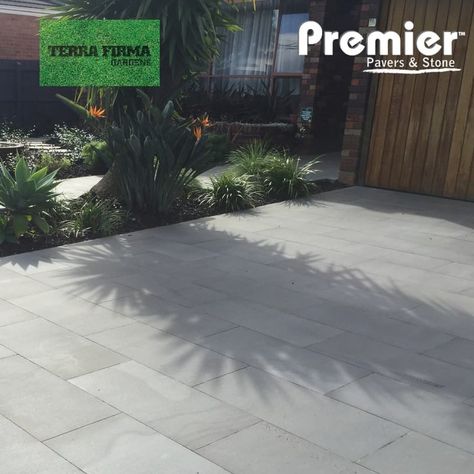 Projects Gallery - Premier Pavers & Stone Bluestone Driveway, Bluestone Pavers, Permeable Paving, Garden Pavers, Outdoor Paving, Exterior Tiles, Paver Stones, Driveway Design, White Pebbles