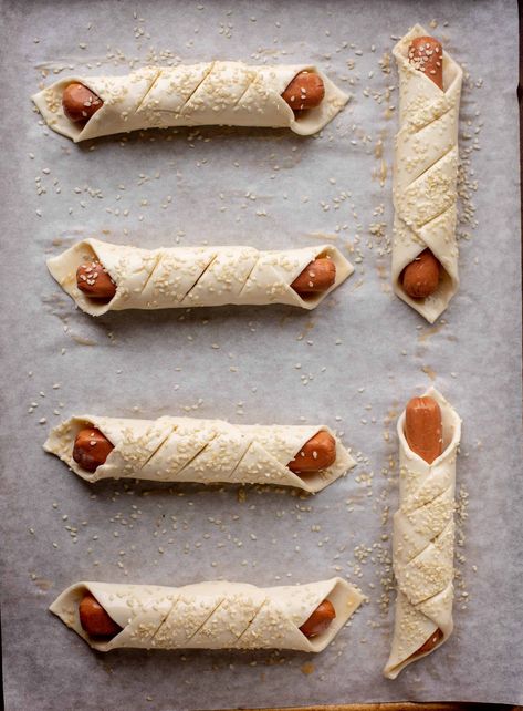 Puff Pastry Wrapped Hot Dogs, Puff Pastry Hot Dog, Mini Hot Dog Recipes, Hot Honey Mustard, Spicy Honey Mustard, Hot Dog Appetizers, Savoury Finger Food, Wrapped Hot Dogs, Mini Hot Dogs