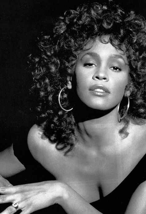 MEFeater Magazine on Twitter: "Whitney Houston is officially being inducted into the Rock and Roll Hall of Fame 💕… " Classy Beauty, Model Tips, Vintage Black Glamour, Black Hollywood, Black Celebrities, Actrices Hollywood, Black Music, Whitney Houston, Iconic Women