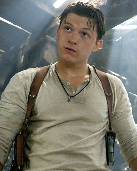 Nathan Drake Tom Holland, Nate Drake, American Movies, Nathan Drake, Tom Holland Peter Parker, Tom Holland Spiderman, Men's Toms, Uncharted, Peter Parker