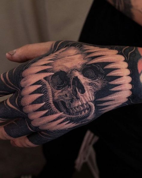 Skeleton Hand Tattoos, Gotik Tattoo, Small Wave Tattoo, Hirsch Tattoo, Skull Hand Tattoo, Tato Jari, Arte Occulta, Tato Henna, Omerta Tattoo