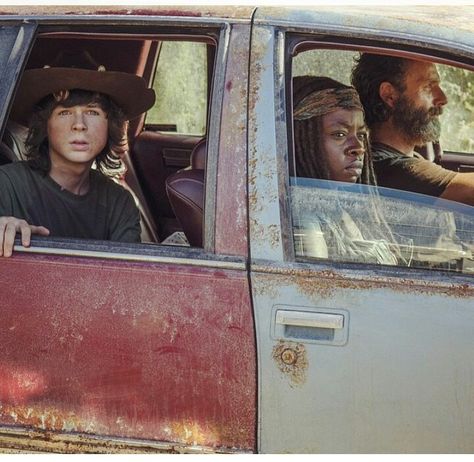 TWD SEASON 5 Grimes Family, Rick And Carl, Rick And Michonne, The Walking Dead Tv, Chandler Riggs, Fear The Walking, Carl Grimes, Andrew Lincoln, Fear The Walking Dead