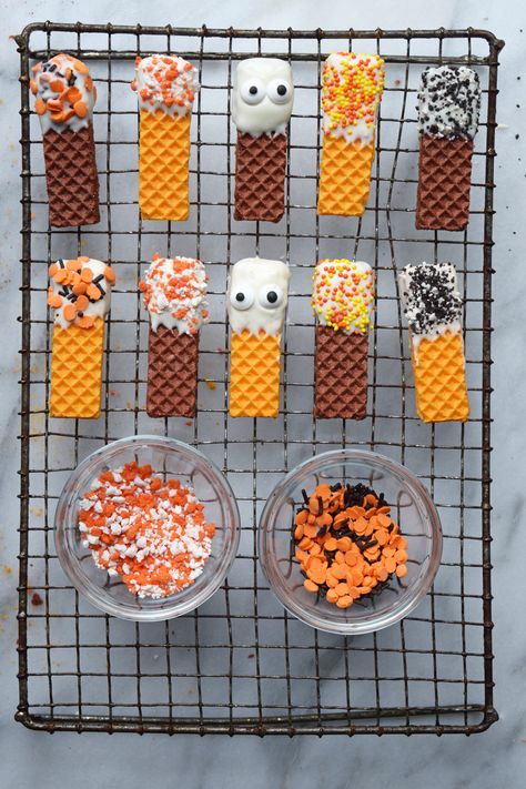 Halloween Wafer Cookies, Halloween Reception, Mickey Baby Showers, Halloween Snacks For Kids, Halloween Travel, Easy Halloween Food, Halloween Food Treats, Last Minute Halloween, Halloween Appetizers