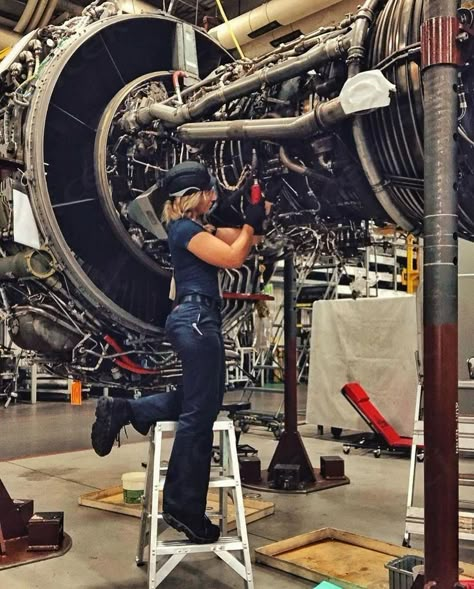 Engineering Job Aesthetic, Women In Aerospace, Aero Space Engineer, Engineering Women Aesthetic, Aviation Maintenance Technician, Engerineer Aesthetic, Woman In Engineering Aesthetic, Mechanical Engineering Women, Aviation Engineering Aesthetic