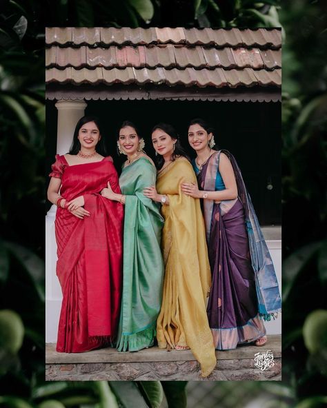 Saree For Friends Wedding Indian, Saree Poses With Friends, Half Saree Designs South Indian, Sisters Photography Poses, Kerala Wedding Saree, Brides Sister, Indian Bride Poses, Sisters Photoshoot Poses, Bridesmaid Photoshoot